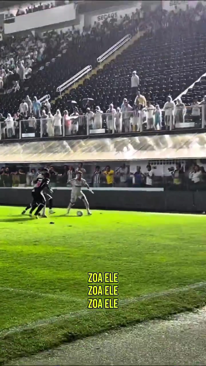 世界杯门票-撞飞数米!内马尔被冲撞倒地当场暴怒,对手声称跑太快刹不住了