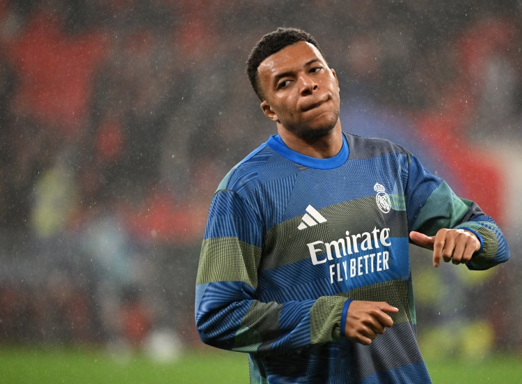 赛事新闻-9天后将战曼城！皇马官方：姆巴佩左膝扭伤，目前将保守治疗